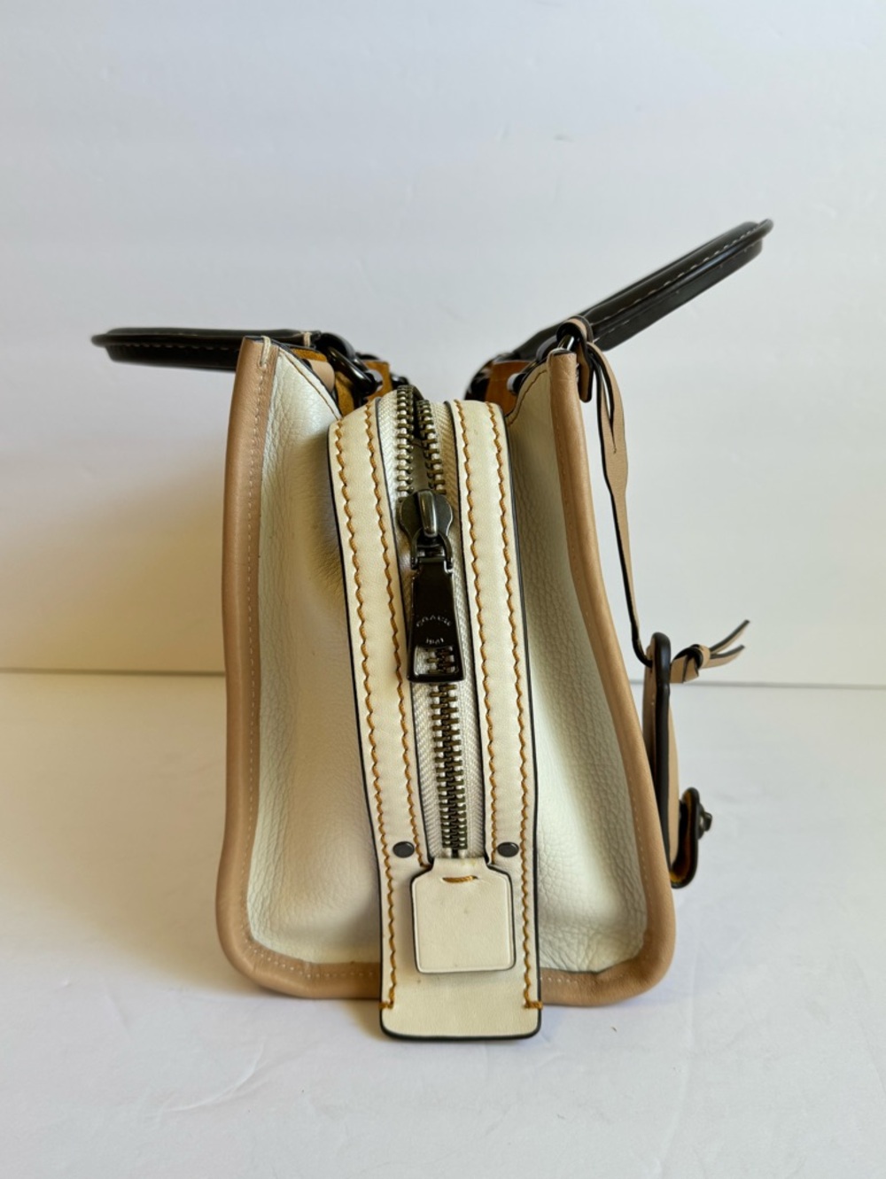 COACH 1941 Rogue 25: Two-Tone in Beige and Black - Picture 6 of 16